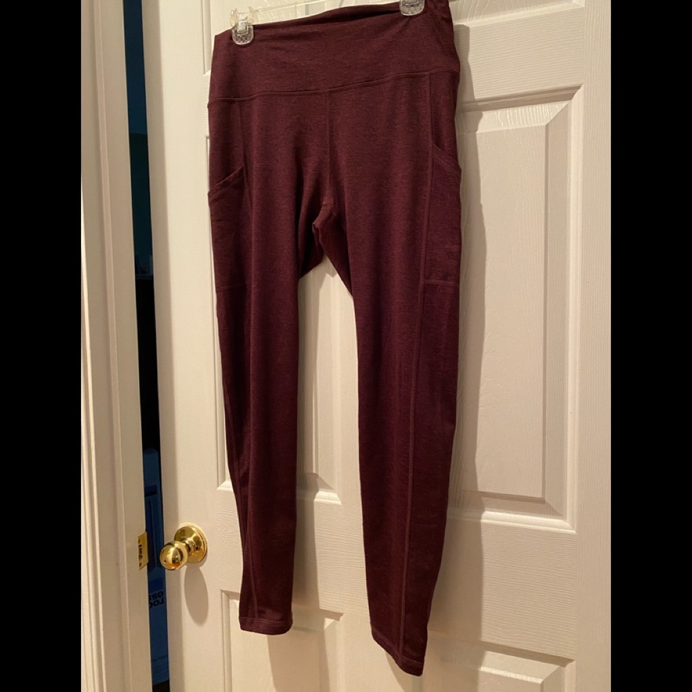 Like New! Aerie Chill Play Move Fleece Leggings, size large, Burgundy